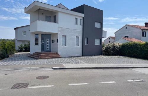 Valdebek Apartamento | Apartments Peti