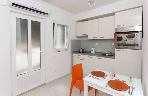 Saplunara Apartamento | Apartments Posta - Comfort One-Bedroom Apartment with Terrace and Sea View - Apartman 6