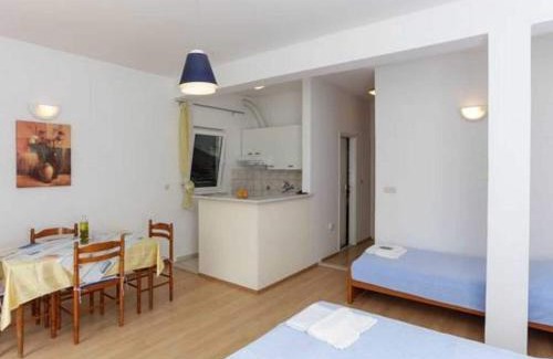 Saplunara Apartamento | Apartments Posta - Comfort Studio with Balcony and Sea View - Apartman 1