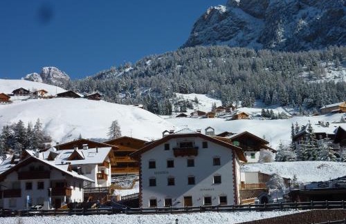 Selva di Val Gardena Apartamento | Apartments Restaurant Rusctlea