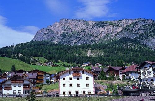 Selva di Val Gardena Apartamento | Apartments Restaurant Rusctlea