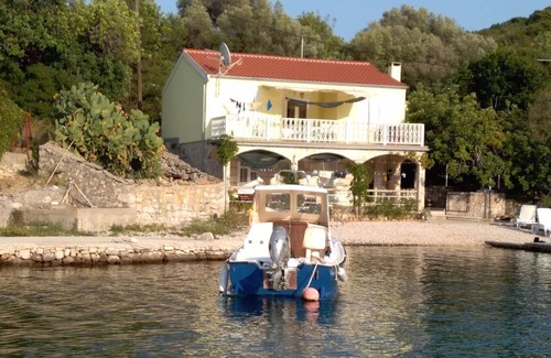 Cove Rogacic Apartamento | Apartments Roki (103621-A2) - Vis - island Vis