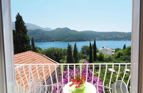 Slano Apartamento | Apartments & Room Eva Slano - Double Room with Balcony and Sea View (Kamara)