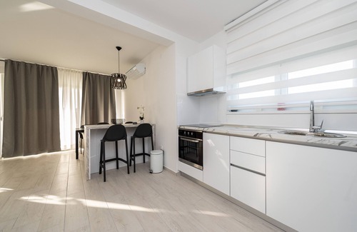 Zrce Casa | Apartments & Rooms Pool Villas Maris B