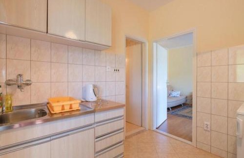 Molunat Apartamento | Apartments Saulan - One Bedroom Apartment with Balcony and Garden View Molunat