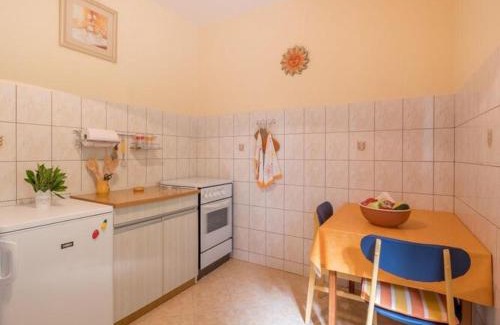 Molunat Apartamento | Apartments Saulan - One Bedroom Apartment with Balcony and Garden View Molunat
