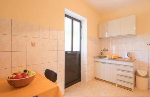 Molunat Apartamento | Apartments Saulan - One Bedroom Apartment with Balcony and Garden View Molunat