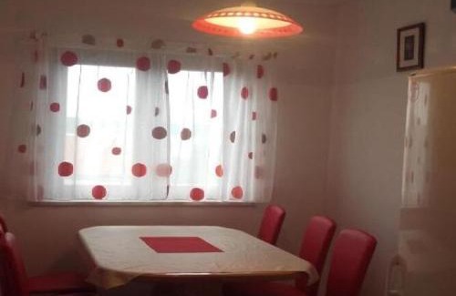 Gornji Karin Apartamento | Apartments Smilje i Maslina - One Bedroom Apartment with Terrace 1