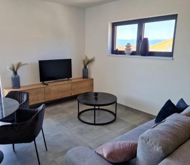 Njivice Apartamento | Apartments Terra Sun with Private Pool or Jacuzzi