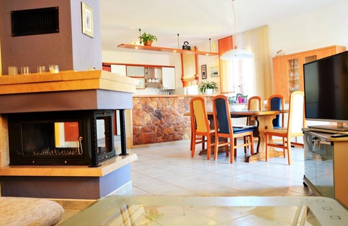 Pucisca Apartamento | Apartamentos Tonka, (15098), Pućišća, isla de Brac, Croacia