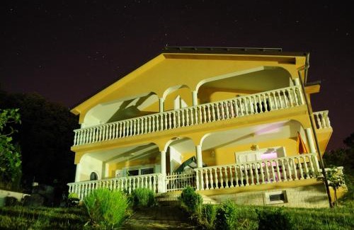 Municipality of Omisalj Apartamento | Apartments Viktorija