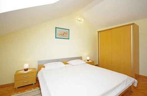 Sumartin Apartamento | Apartments Villa Rose - Economy Studio with Sea View and shared Terrace A3 crveni