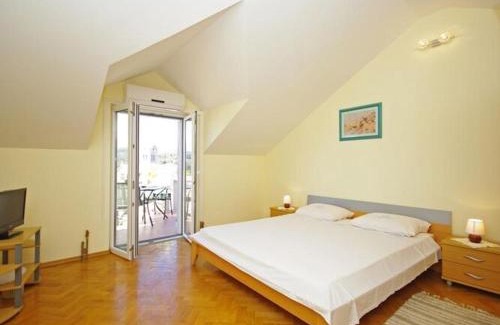 Sumartin Apartamento | Apartments Villa Rose - Economy Studio with Sea View and shared Terrace A3 crveni