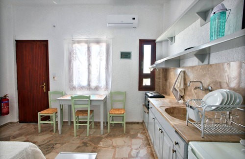 Ferma Apartamento | Apartments with garden view, 150 m from the beach in southern Crete.