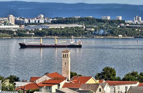 Kastel Sucurac Apartamento | Apartments with a parking space Kastel Sucurac, Kastela - 15430