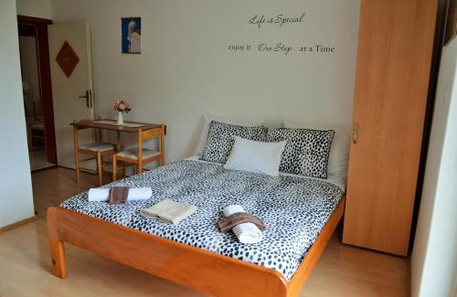 Drvenik Apartamento | Apartments with a parking space Drvenik Donja vala, Makarska - 12297