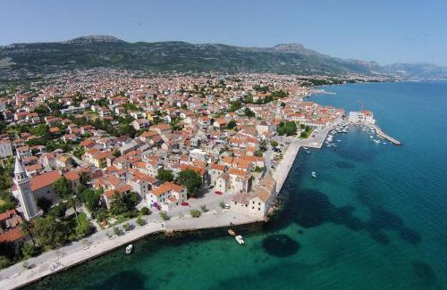 Kastel Stafilic Apartamento | Apartments with a parking space Kastel Stafilic, Kastela - 15867