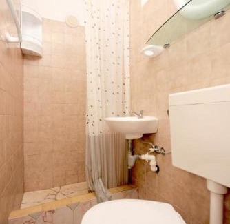 Cove Rogacic Apartamento | Apartments with a parking space Vis - 8883