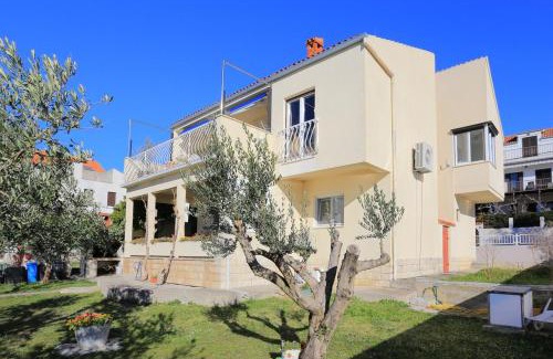 Kastel Gomilica Apartamento | Apartments with parking space Kastel Gomilica, Kastela - 19248