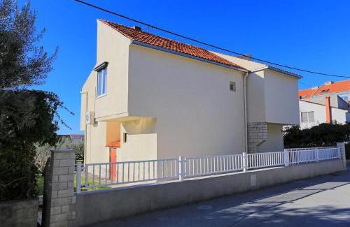 Kastel Gomilica Apartamento | Apartments with parking space Kastel Gomilica, Kastela - 19248