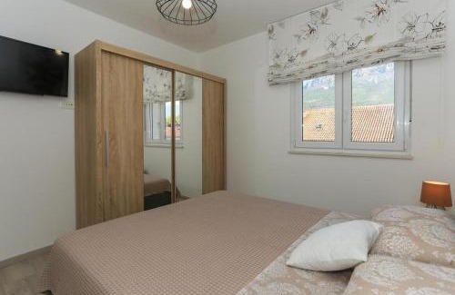 Kastel Gomilica Apartamento | Apartments with parking space Kastel Gomilica, Kastela - 20245