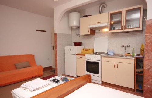 Cove Rogacic Apartamento | Apartments with WiFi Vis - 8843