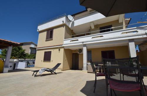 Municipality of Omisalj Apartamento | Apartments Zrinka