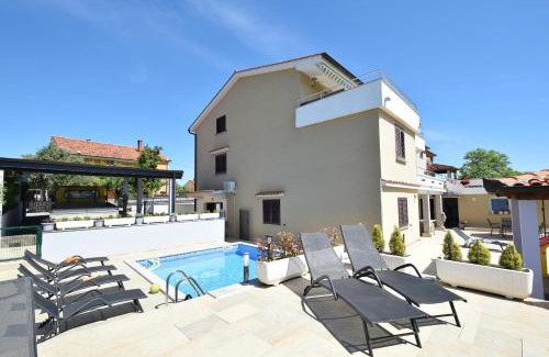 Municipality of Omisalj Apartamento | Apartments Zrinka