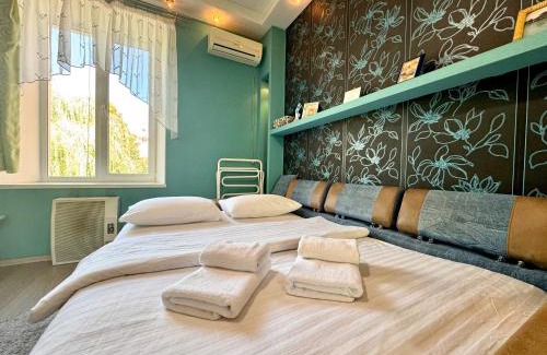 Sukhinovka Apartamento | ApartPoltava, Однокімнатні апартаменти з КУТОВОЮ ВАННОЮ, біля Краєзнавчого музею, АРТ кафе Кавун