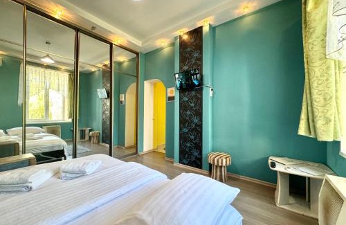 Sukhinovka Apartamento | ApartPoltava, Однокімнатні апартаменти з КУТОВОЮ ВАННОЮ, біля Краєзнавчого музею, АРТ кафе Кавун