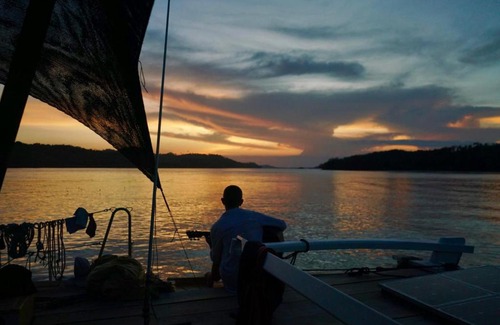 Nusatupo Complejo | Apatiki sailing boat