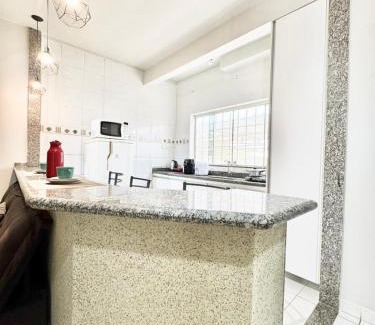 Formosa Apartamento | Ape Elegance com ar condicionado cama queen no centro