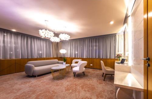 Old Town Hotel | Apeiro City Avant-garde Hotel
