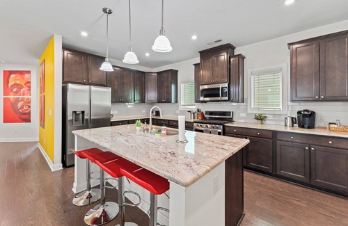 Apex Casa | Apex Luxury 4BR Near Lake - Movie Room & Sleeps 14