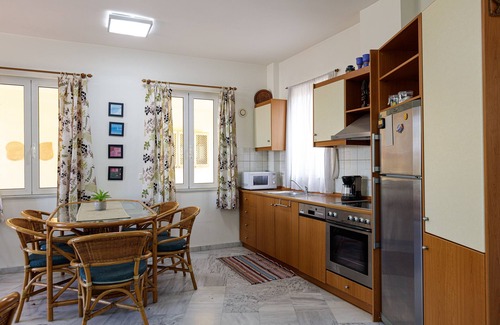 Houdetsi Apartamento | Aphrodite 3- Pigi Paradise, apartment with communal pool