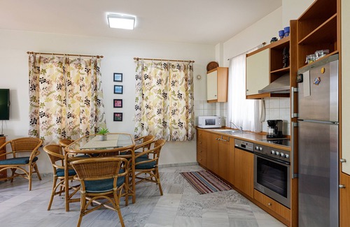 Houdetsi Apartamento | Aphrodite 3- Pigi Paradise, apartment with communal pool