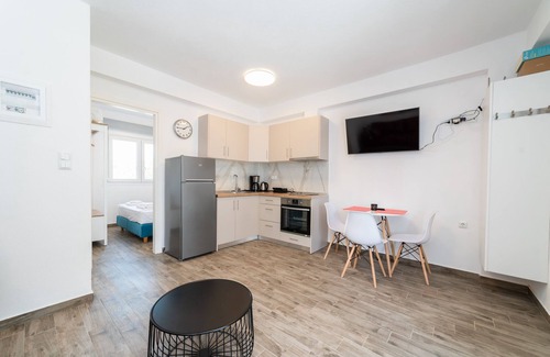 Ofrinion Apartamento | Aphrodite Residential Complex-One-Bedroom Apartment with Side Seaview