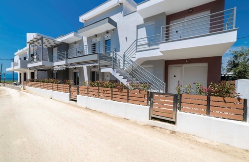Ofrinion Apartamento | Aphrodite Residential Complex-One-Bedroom Apartment with Side Seaview