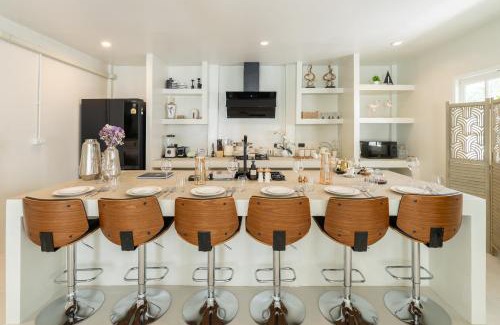 Old City Casa | Aphrodite & Venus Resort I 14 Bedrooms I Old City I Daily Housekeeping