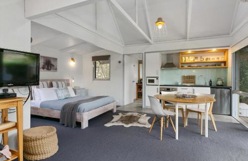 Apollo Bay Casa | Apollo Bay Beach Hut ~ Wifi ~ Opposite The Ocean