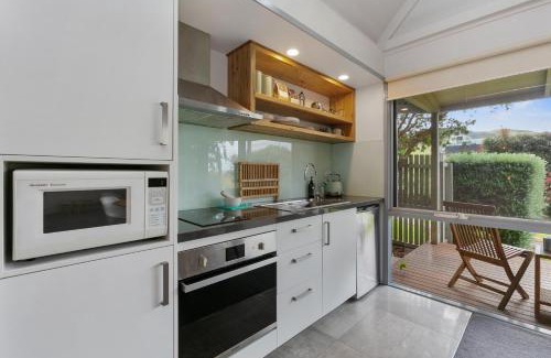 Apollo Bay Casa | Apollo Bay Beach Hut ~ Wifi ~ Opposite The Ocean