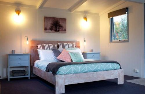 Apollo Bay Casa | Apollo Bay Beach Hut ~ Wifi ~ Opposite The Ocean