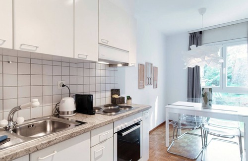 Chiasso Apartamento | Cerca de la frontera con Italia (Pink Flat 2)
