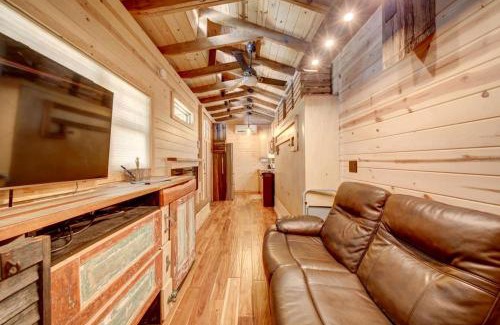 Hayesville Casa | Appalachian Adventure in this Tiny Cabin near Hiawassee, Ideal for Couples' Glamping