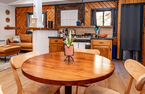 Franklin Casa | Appalachian hideaway