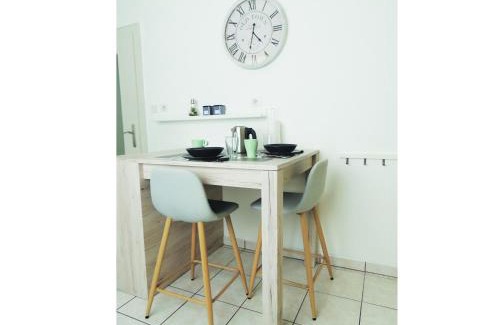 Haguenau Apartamento | Appart'AZUR Haguenau - Hyper centre Mairie - Parking facile - Wifi - Lit confort Kingsize