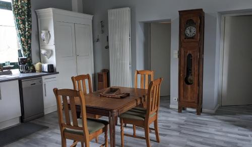 Gouarec Casa | APPART' DU CHEF DE GARE gîte à Gouarec au pied de la Vélodyssée