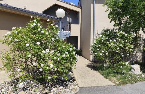 Le Pontet Apartamento | Appart'hotel Residella House Room & Kitchen Avignon Le Pontet
