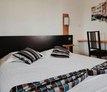 Le Pontet Apartamento | Appart'hotel Residella House Room & Kitchen Avignon Le Pontet
