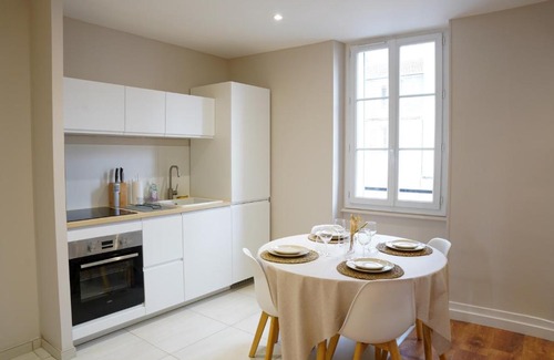 Bourg-en-Bresse Apartamento | Appart Lumineux 150 m de la Gare
